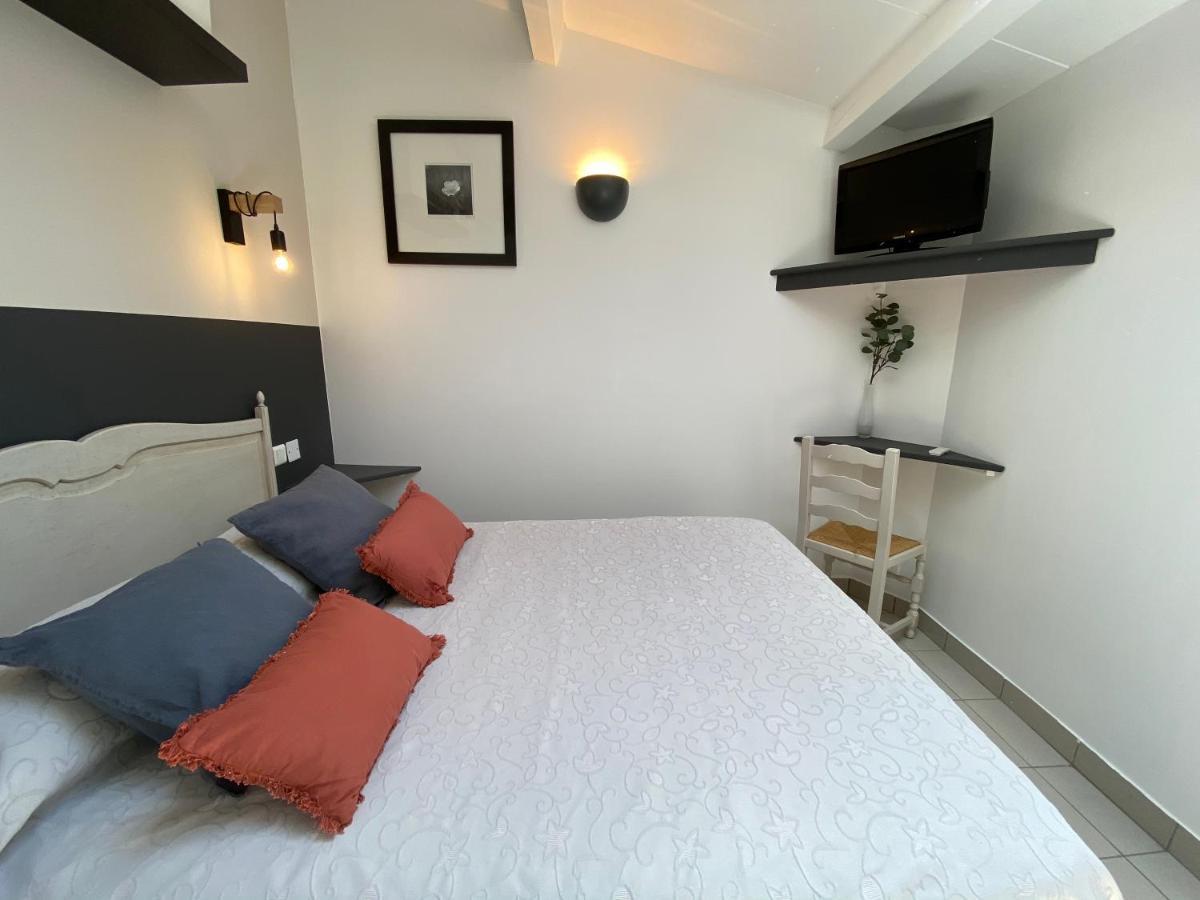 Auberge De La Tour De Brison Sanilhac  Værelse billede